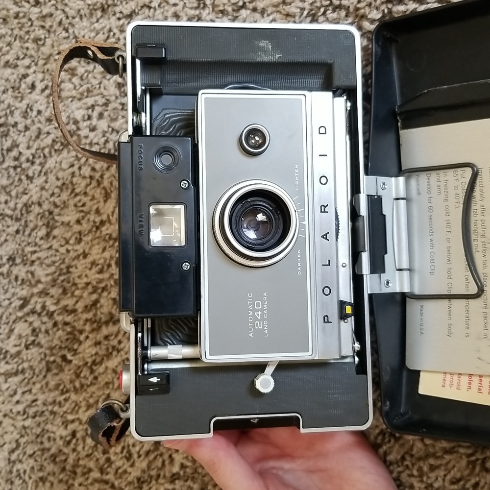 Vintage Polaroid 240 Land Camera - Picture 4 of 12